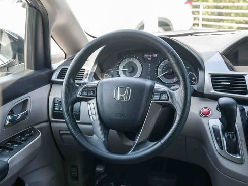 Used 2017 Honda Odyssey SE image 12