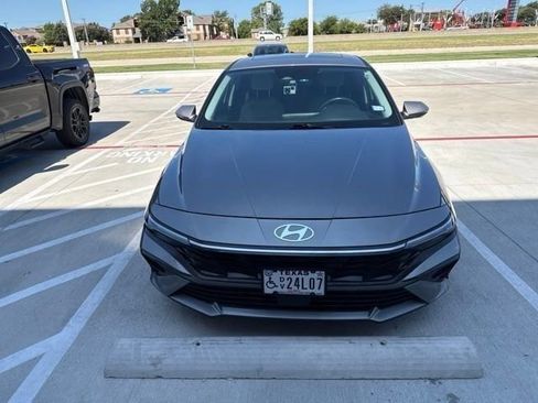 Used 2024 Hyundai Elantra Limited FWD image 3