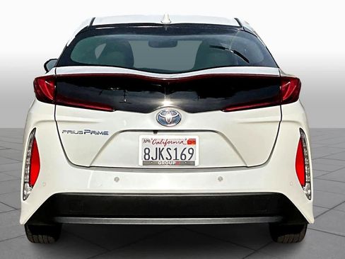 Used 2019 Toyota Prius Prime Advanced image 4