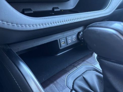 Used 2023 Toyota Highlander Limited image 28