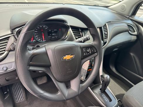 Used 2018 Chevrolet Trax LS AWD/4WD image 25