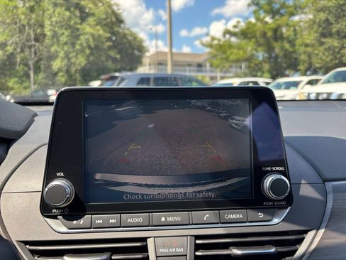 Used 2025 Nissan Altima 2.5 SV FWD image 22