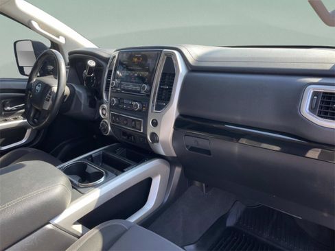 Used 2022 Nissan Titan SV w/ SV Convenience Package image 26