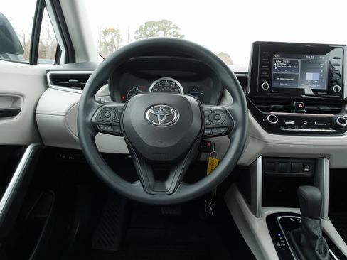 Used 2022 Toyota Corolla Cross L image 21