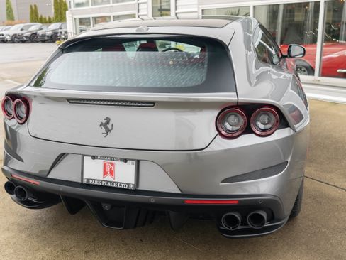 Used 2018 Ferrari GTC4Lusso image 6