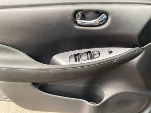 Used 2025 Nissan Leaf S FWD image 13