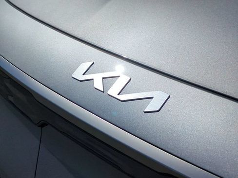Certified 2024 Kia Niro Wind FWD image 10