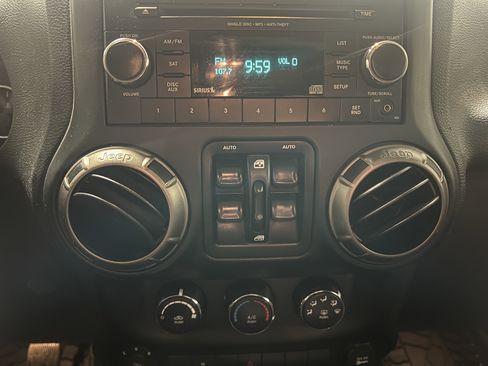 Used 2018 Jeep Wrangler Unlimited Sport image 20