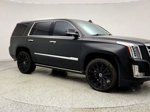 Used 2019 Cadillac Escalade Premium Luxury image 3