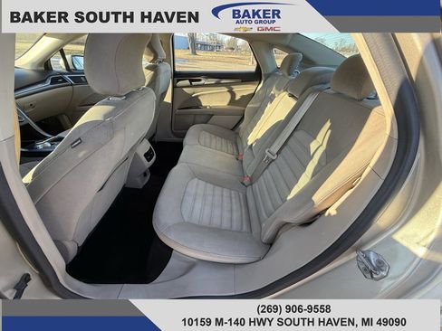 Used 2017 Ford Fusion SE image 11