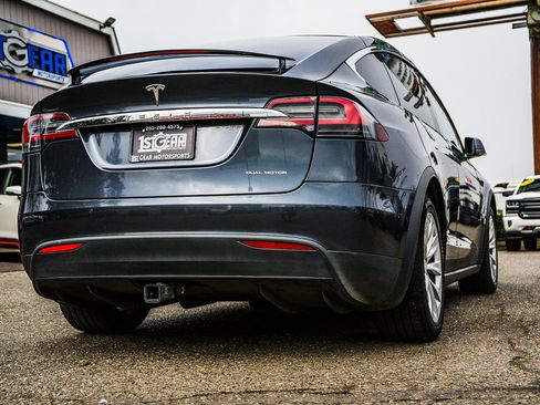 Used 2019 Tesla Model X 75D image 3