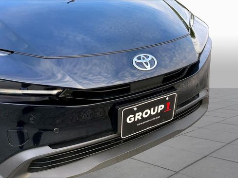 Used 2025 Toyota Prius LE FWD image 30