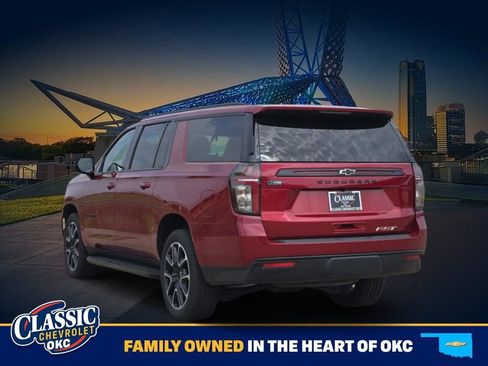 Used 2023 Chevrolet Suburban RST w/ Luxury Package AWD/4WD image 5