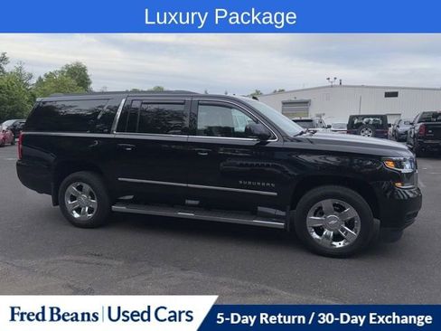 Used 2019 Chevrolet Suburban LT w/ LT Signature Package AWD/4WD image 2