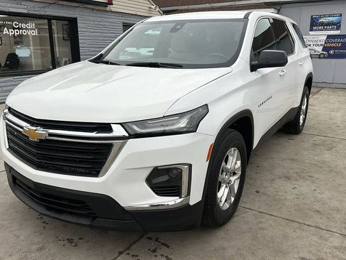 Used 2023 Chevrolet Traverse LS image 1