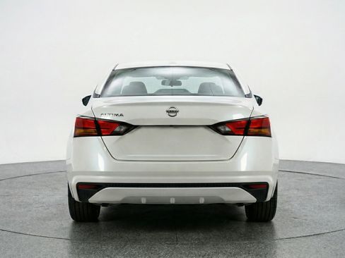 Used 2025 Nissan Altima 2.5 SV image 7