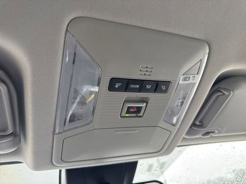 Used 2025 Toyota RAV4 XLE image 21