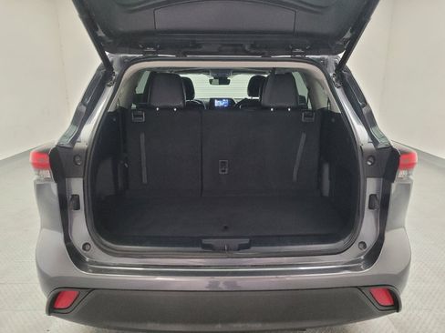 Used 2020 Toyota Highlander XLE FWD image 29