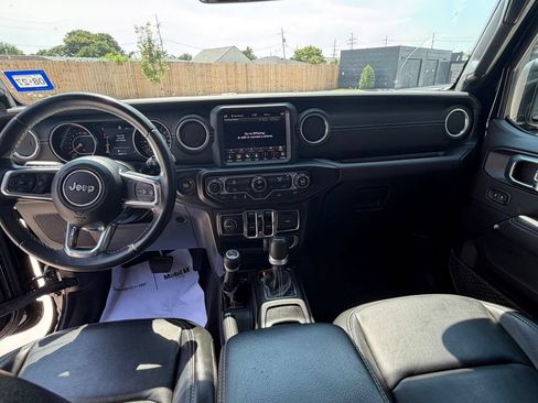 Used 2022 Jeep Wrangler Unlimited Sahara AWD/4WD image 11