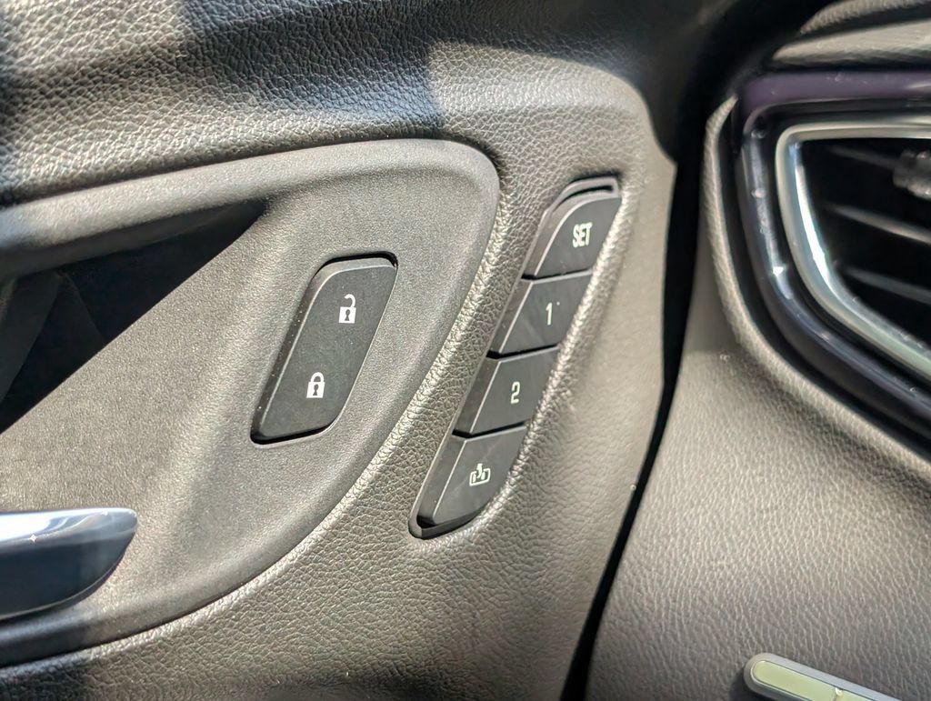 Used 2022 Buick Encore GX Essence w/ Experience Buick Package FWD image 25