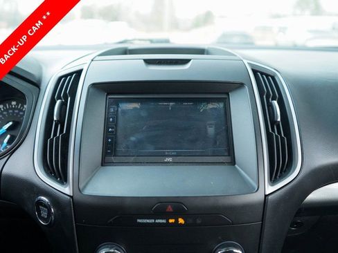 Used 2020 Ford Edge SE image 9