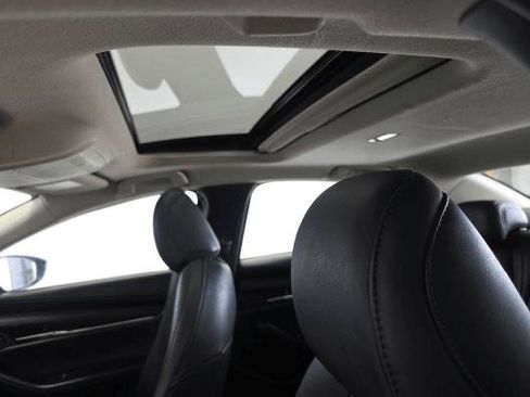 Used 2022 MAZDA MAZDA3 s image 12