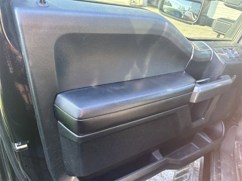 Used 2018 Ford F150 XLT w/ Equipment Group 302A Luxury image 10