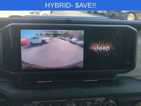 Used 2025 Jeep Wrangler Unlimited Sahara image 22