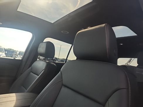 Used 2023 Chevrolet Traverse LT w/ LT Premium Package AWD/4WD image 11