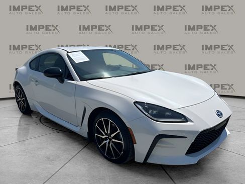 Used 2023 Toyota GR86 RWD image 7