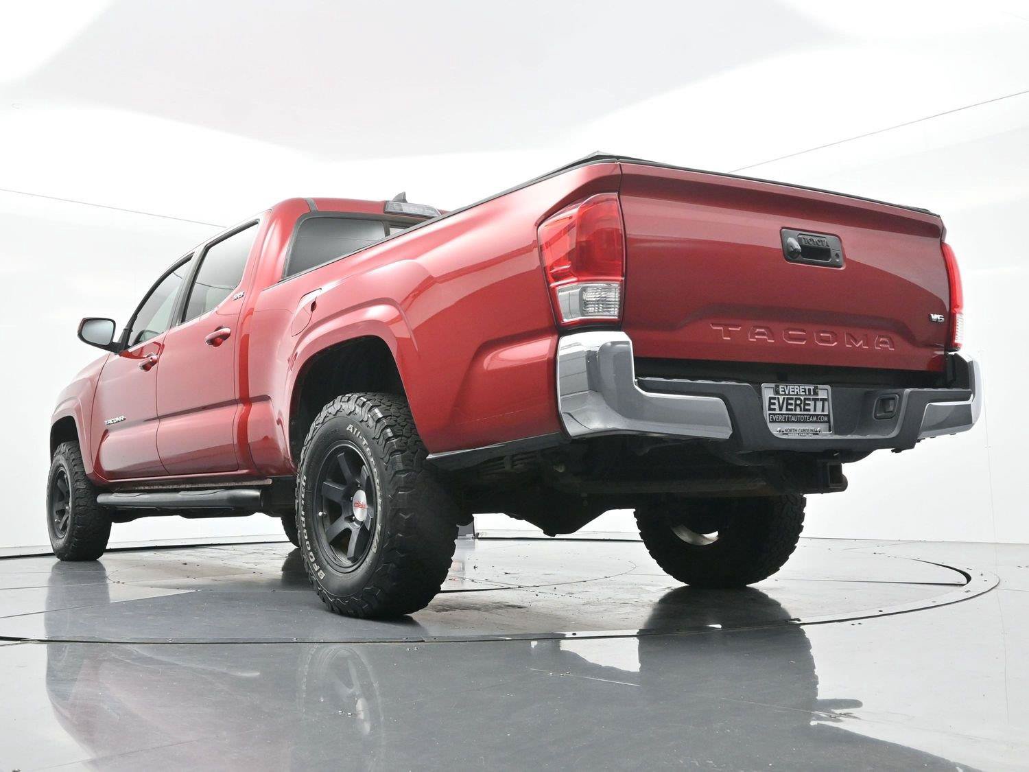 Used 2016 Toyota Tacoma SR5 w/ Towing Package RWD image 42