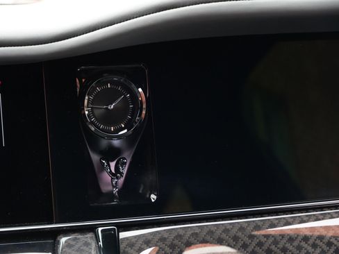 New 2025 Rolls-Royce Cullinan Black Badge image 14
