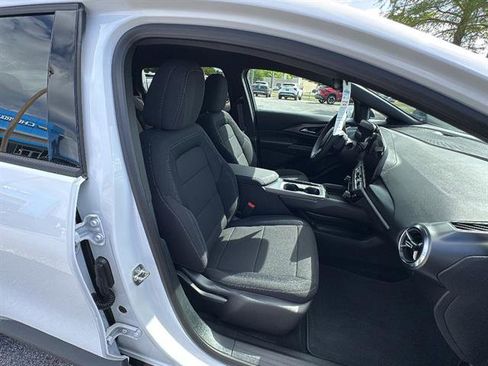 New 2026 Chevrolet Equinox EV LT w/ LPO, Blackout Package FWD image 14