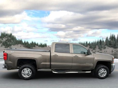 Used 2015 Chevrolet Silverado 2500 LT w/ LT Convenience Package AWD/4WD image 2