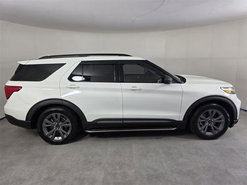 Used 2021 Ford Explorer XLT w/ Equipment Group 202A image 3