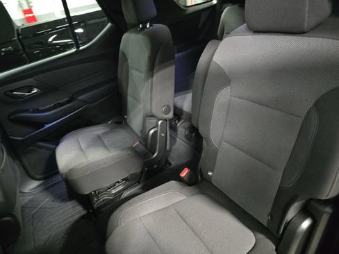 Used 2023 Chevrolet Traverse LT w/ LPO, Floor Liner Package FWD image 17