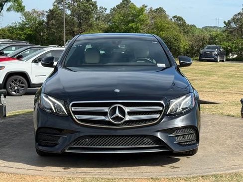 Used 2017 Mercedes-Benz E 300 4MATIC image 2