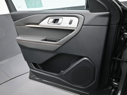 New 2025 Ford Explorer Active image 14