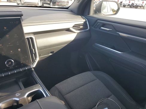 Used 2025 GMC Acadia Elevation image 11