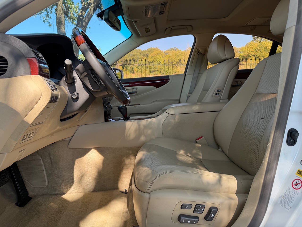 Used 2009 Lexus LS 460 w/ Comfort Pkg RWD image 11