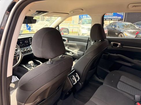 Used 2023 Kia Sorento LX FWD image 24