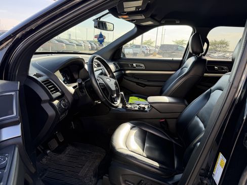 Used 2019 Ford Explorer XLT w/ Equipment Group 202A AWD/4WD image 7