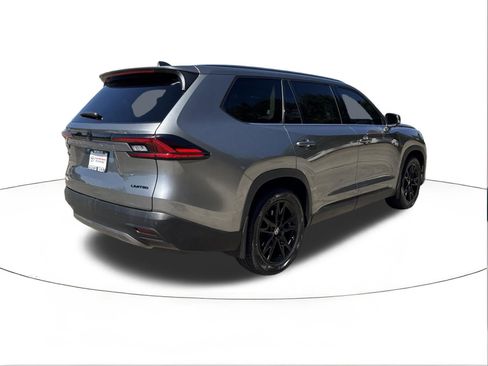 Used 2025 Toyota Grand Highlander FWD image 3