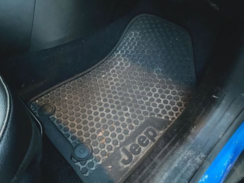 Used 2025 Jeep Compass Latitude image 6