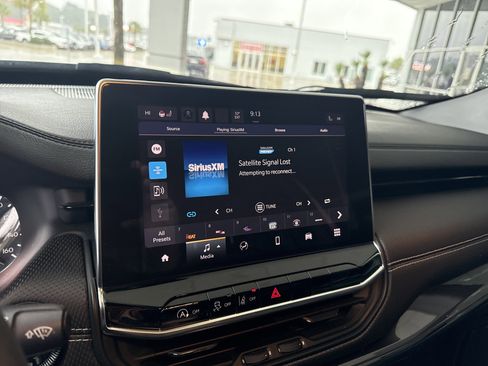 Used 2023 Jeep Compass Altitude w/ Convenience Group image 24