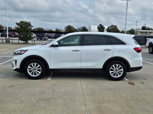 Used 2020 Kia Sorento LX image 9