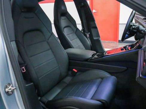 Used 2025 Porsche Panamera image 30