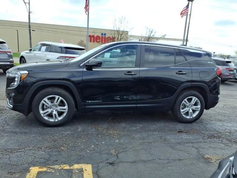 Used 2024 GMC Terrain SLE image 4