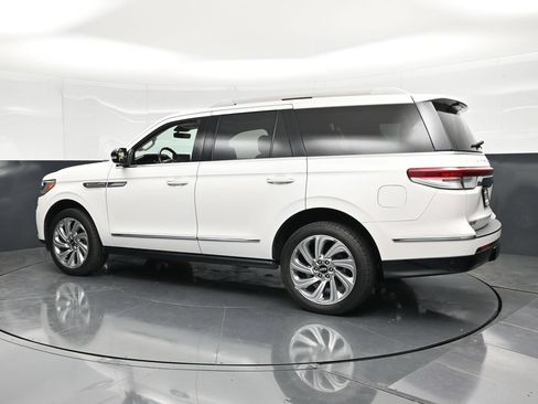 Used 2024 Lincoln Navigator Premiere AWD/4WD image 9