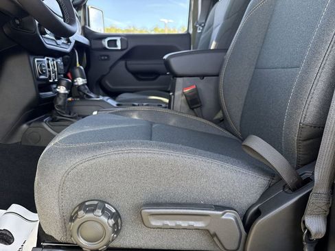 New 2025 Jeep Gladiator Sport AWD/4WD image 12
